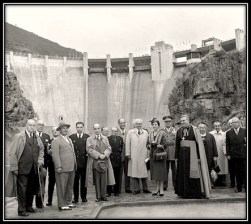 General Franco inagurando el pantano de Yesa