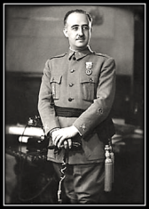 General Francisco Franco - de pie