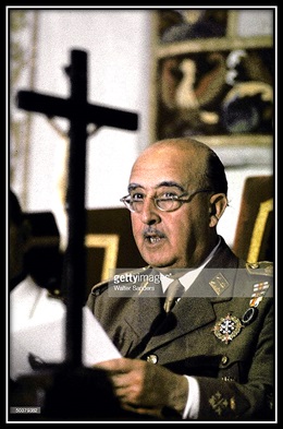 General Franco y Crucifijo