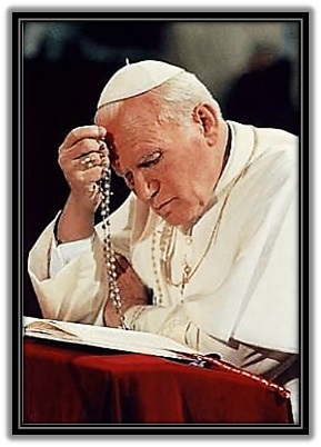 San Juan Pablo II - Rezando el Rosario