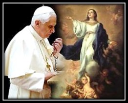 Papa Benedicto XVI rezando en Rosario
