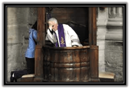 Sacerdote confesando