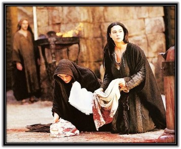María y María Magdalena secando la sangre