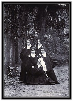 Santa Teresita y otras carmelitas