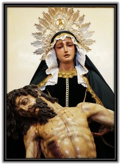 Virgen Dolorosa con Jesús en brazos
