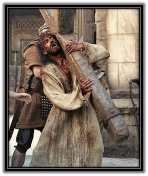 Jesús con la Cruz acuestas camino al Calvario