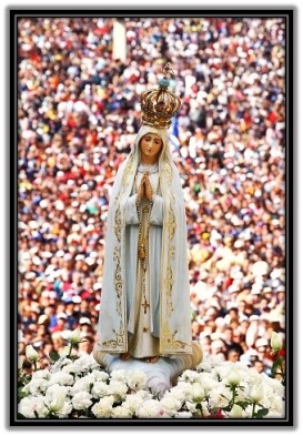 Virgen de Lourdes en procesión