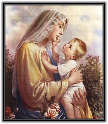 María y Niño Jesús acariciándola