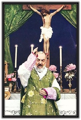 Padre Pío - Dando la bendición