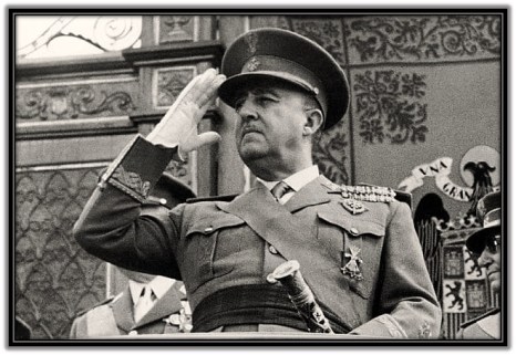 Francisco Franco - Militar - saludando