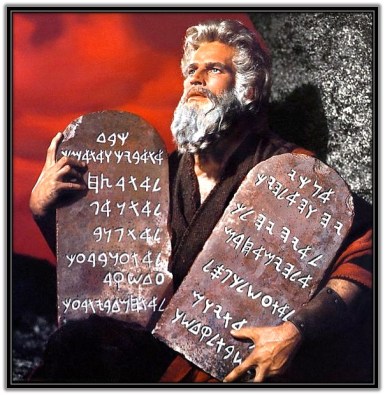 Moises y las Tablas de los diez Mandamientos