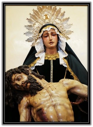Virgen Dolorosa con Jesús en brazos