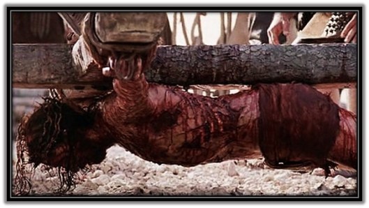 Cristo clavado en la cruz boca abajo