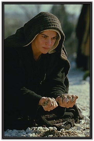 Virgen María impotente viendo a su Hijo