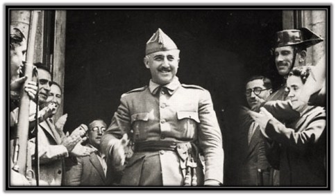 Francisco Franco recibido en aplausos