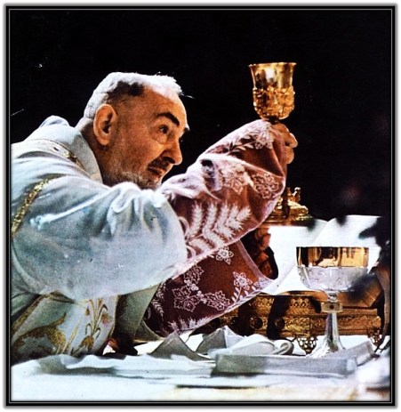Padre Pío celebrando la Santa Misa