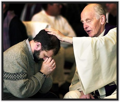 Sacerdote confesando penitente